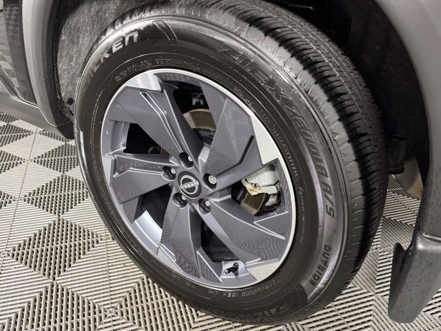 Certified 2026 Nissan Rogue SV FWD image 14