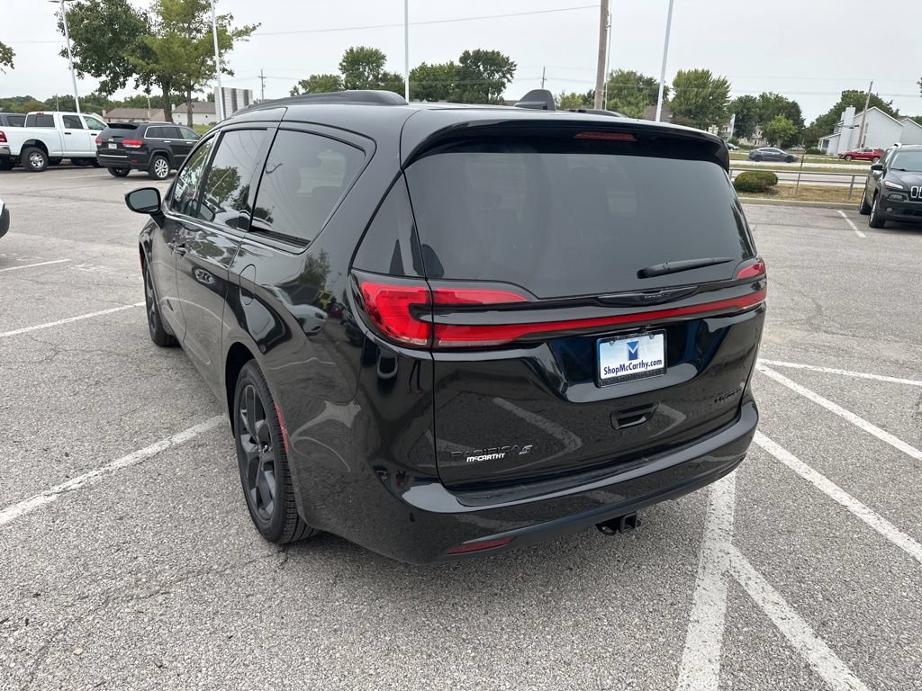 New 2026 Chrysler Pacifica Limited w/ S Appearance Package FWD image 25