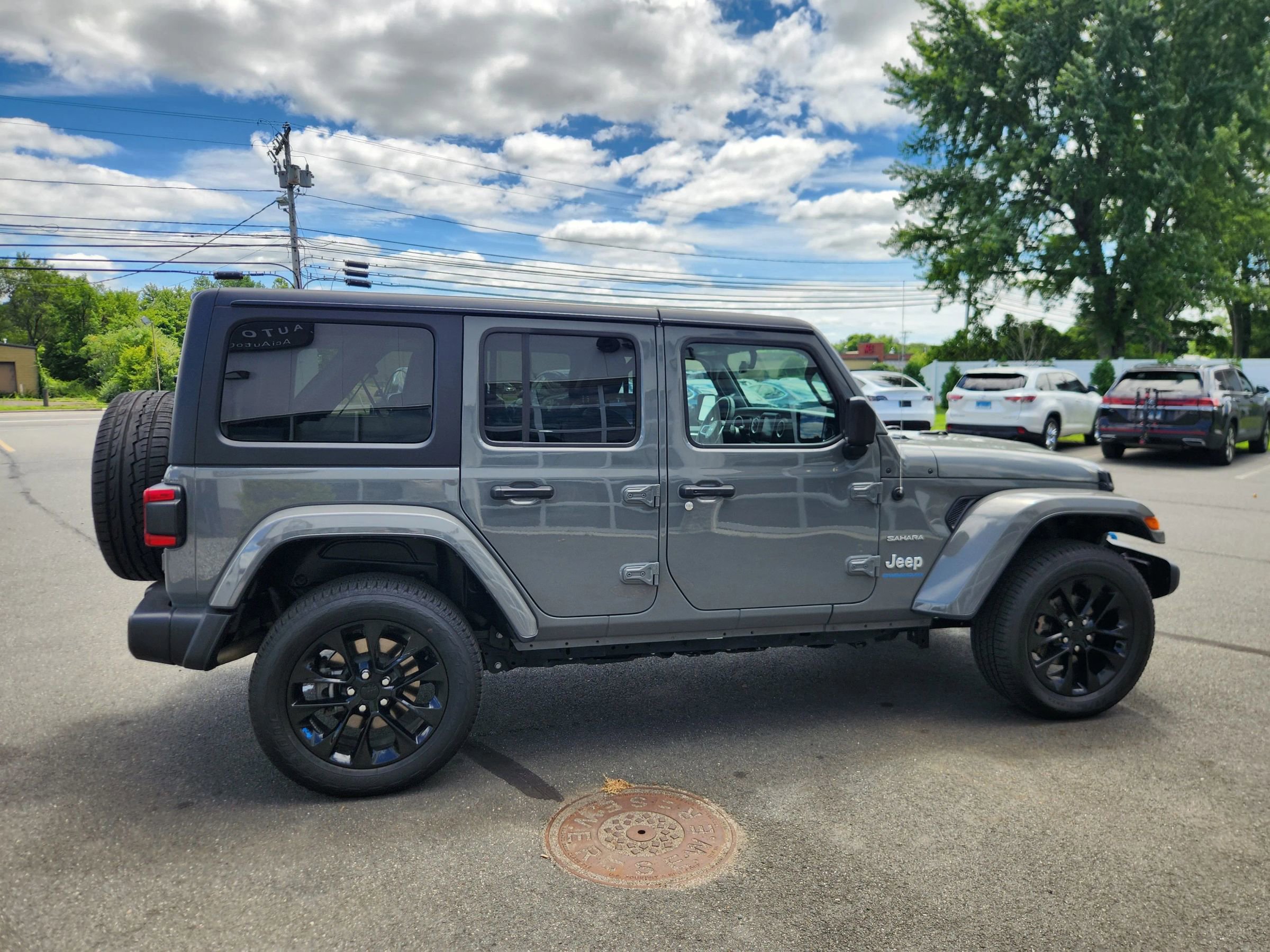 Used 2023 Jeep Wrangler Unlimited Sahara image 15