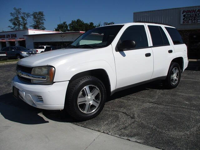 Used 2007 Chevrolet TrailBlazer LS w/ Skid Plate Package AWD/4WD image 2