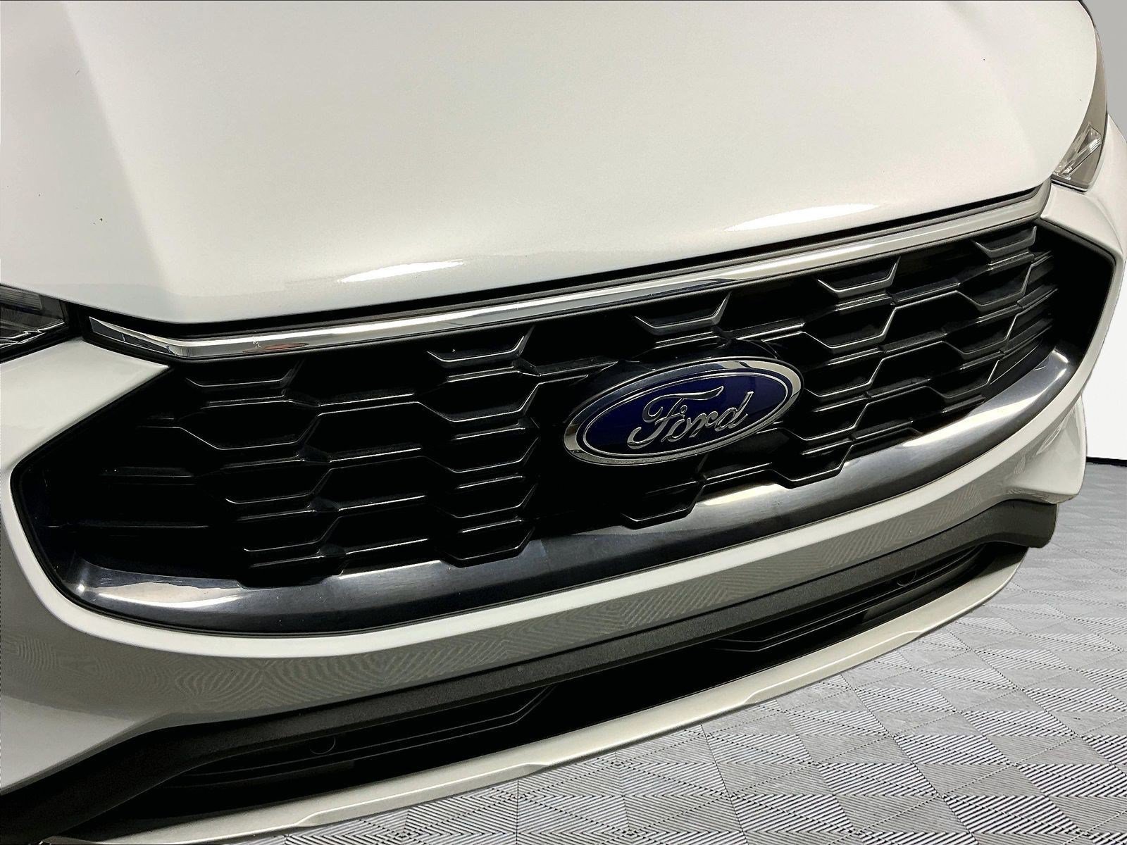 Used 2025 Ford Escape ST-Line Select AWD/4WD image 32