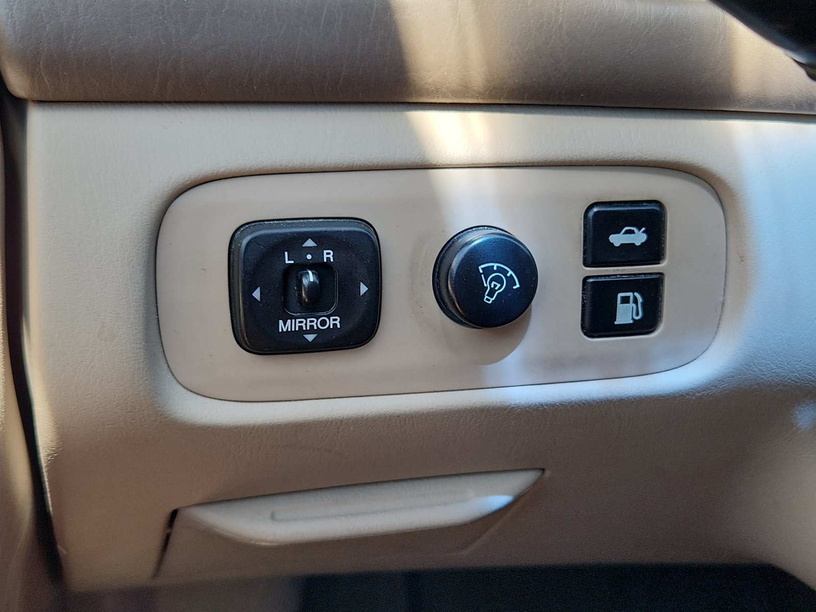 Used 2000 Lexus ES 330 w/ Lexus Value Pkg FWD image 25