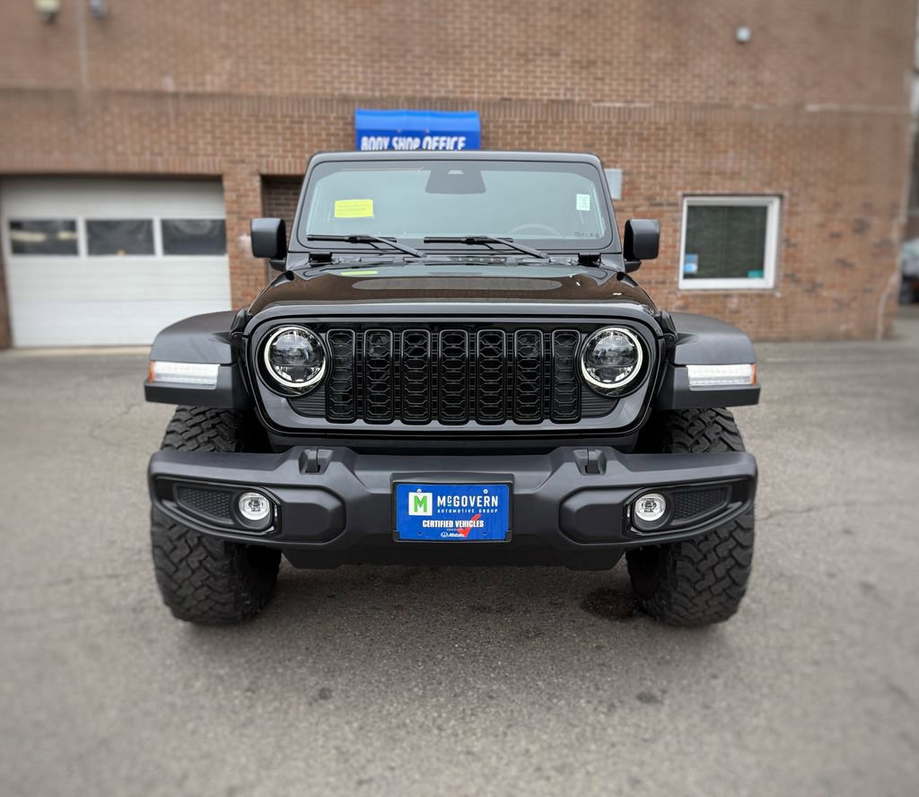Used 2025 Jeep Wrangler Willys AWD/4WD image 2