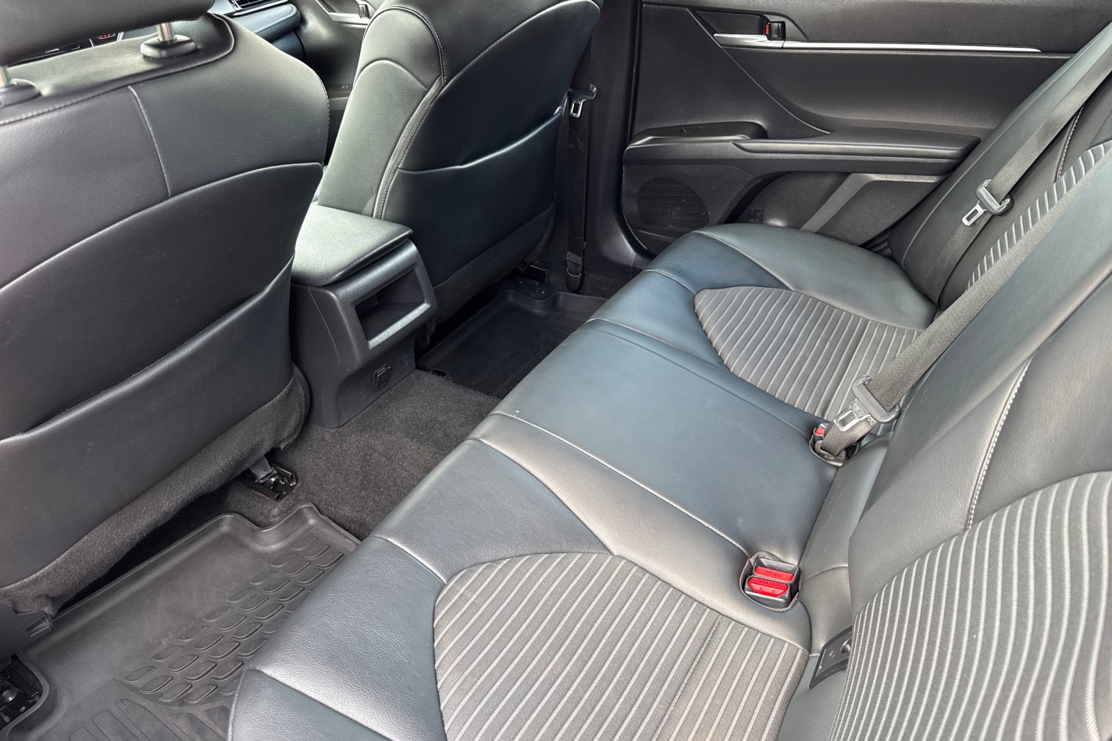 Used 2023 Toyota Camry SE AWD/4WD image 12