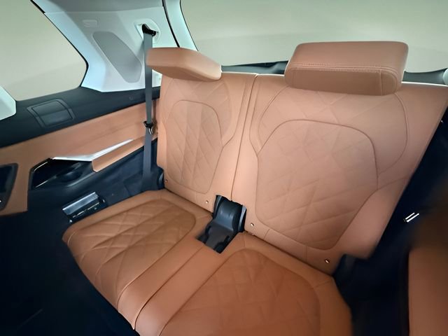 Used 2026 BMW X7 xDrive40i w/ Premium Package image 27
