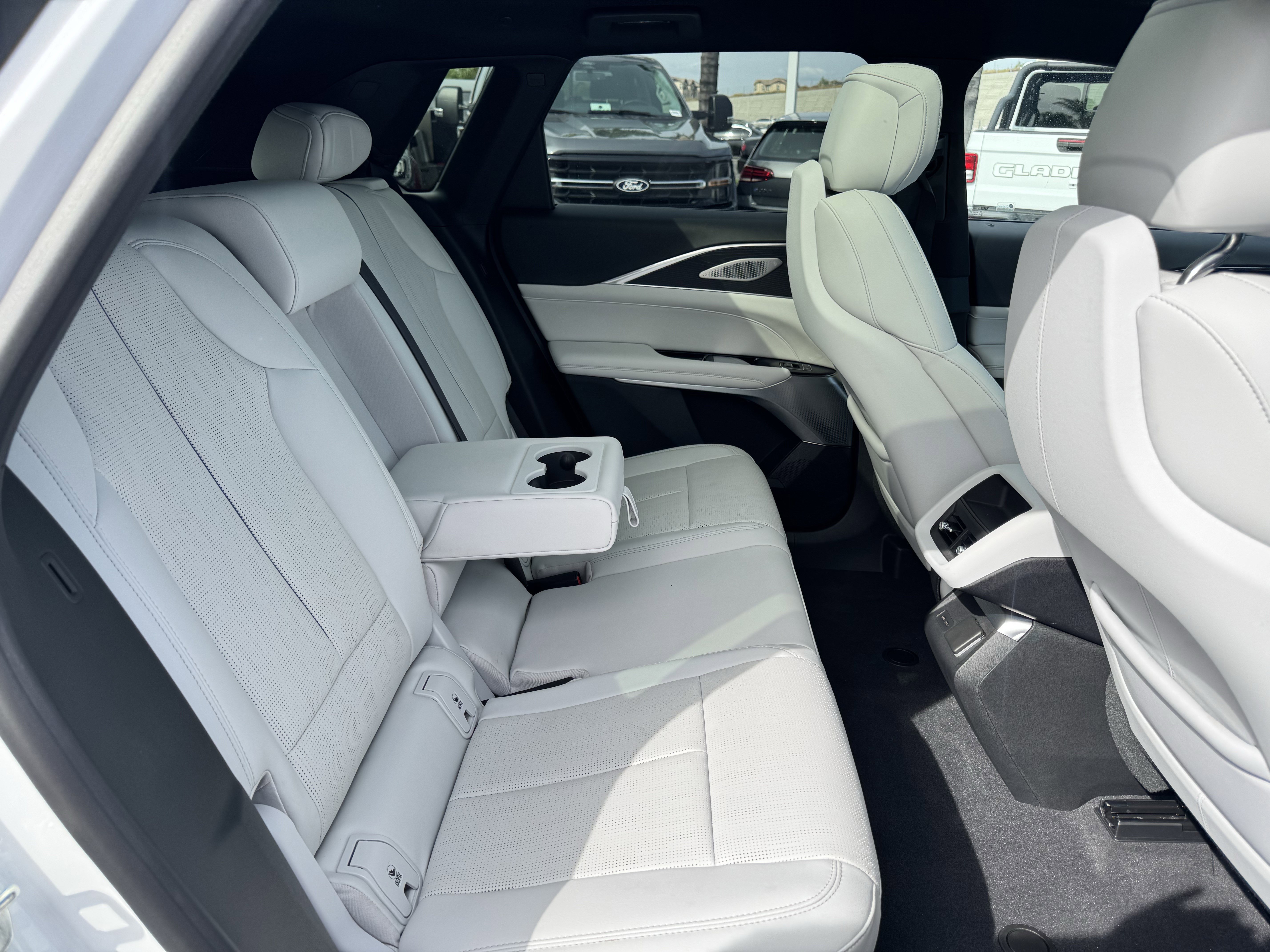 Used 2024 Cadillac Lyriq Luxury AWD/4WD image 37