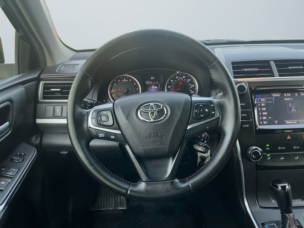 Used 2016 Toyota Camry SE w/ Moonroof Package image 11