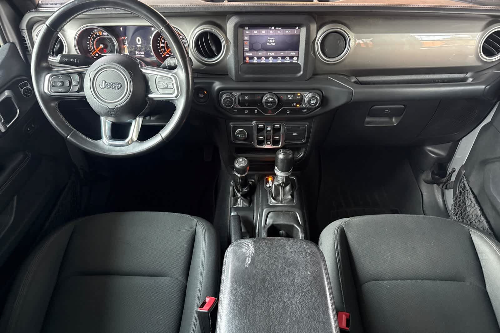 Used 2018 Jeep Wrangler Unlimited Sahara AWD/4WD image 3
