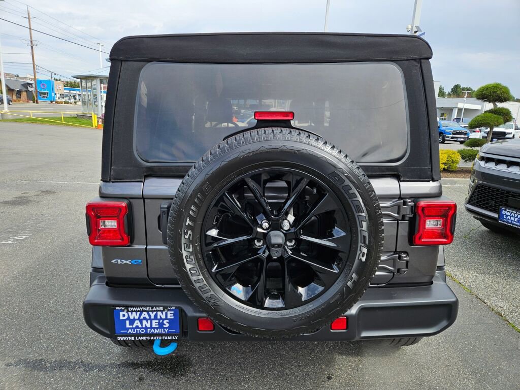 Used 2023 Jeep Wrangler Unlimited Sahara w/ Cold Weather Group image 4