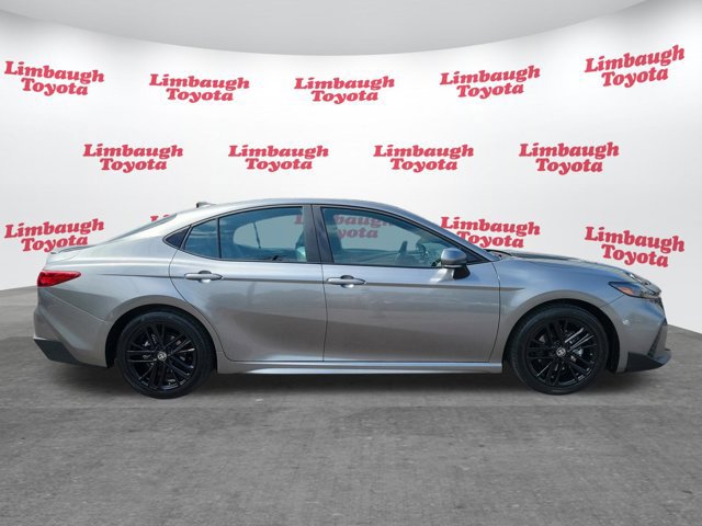 Used 2025 Toyota Camry SE image 23