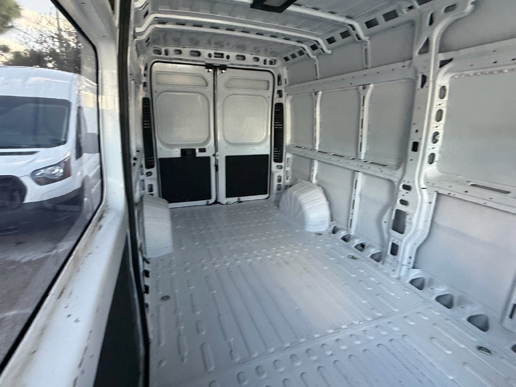 Used 2025 RAM ProMaster 2500 w/ Convenience Group FWD image 15
