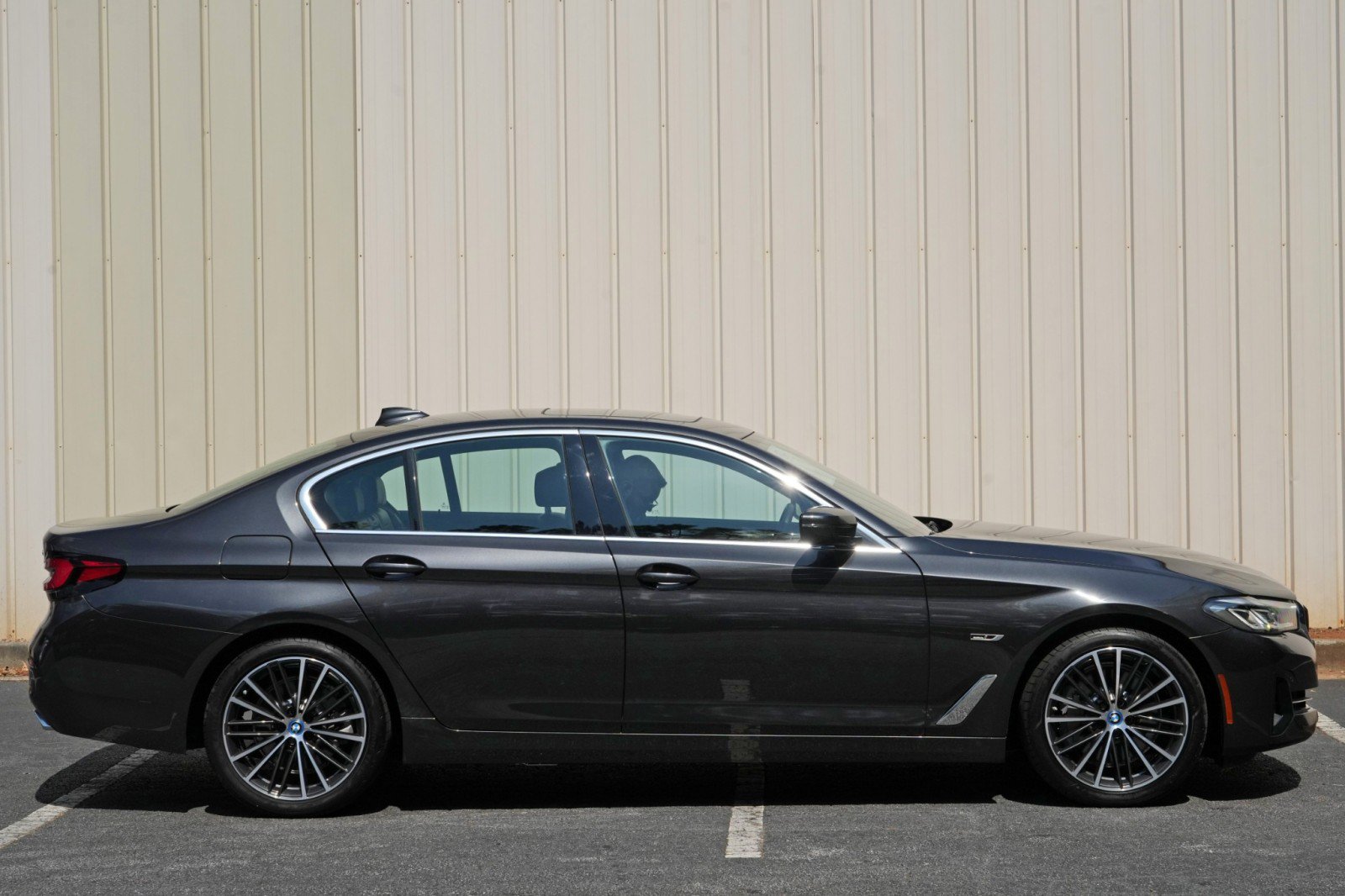 Used 2022 BMW 530e w/ Premium Package RWD image 54
