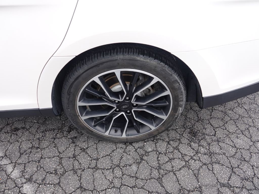 Used 2017 Ford Taurus SEL w/ Equipment Group 201A image 7