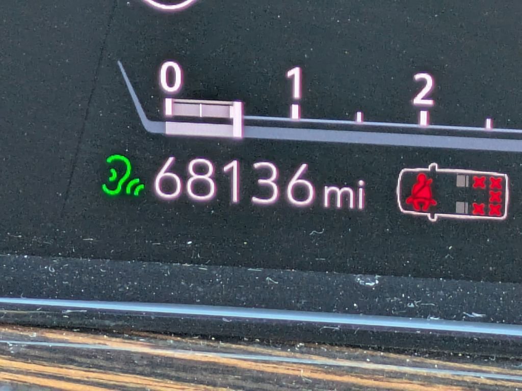 Used 2021 Cadillac Escalade ESV Premium Luxury w/ LPO, Radiant Package image 37