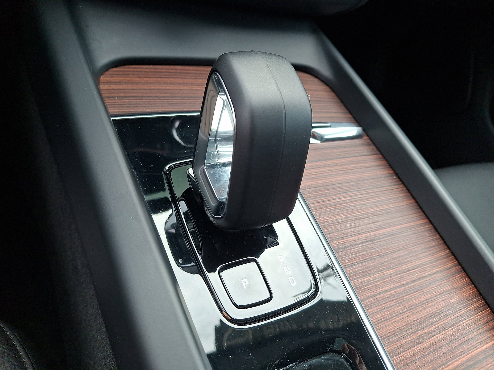 Certified 2023 Volvo XC60 B5 Plus w/ Climate Package image 15