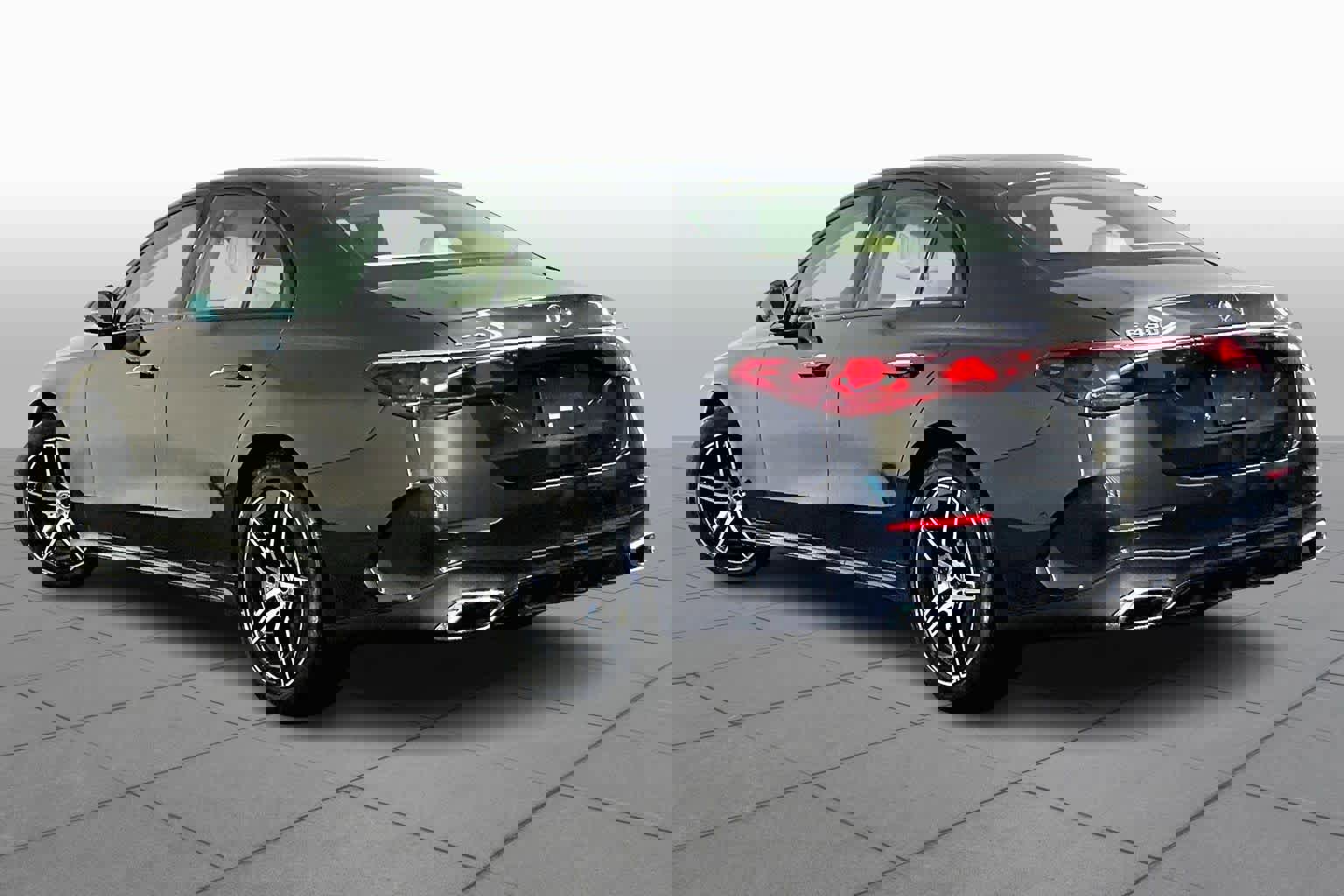 New 2026 Mercedes-Benz E 450 4MATIC Sedan image 3