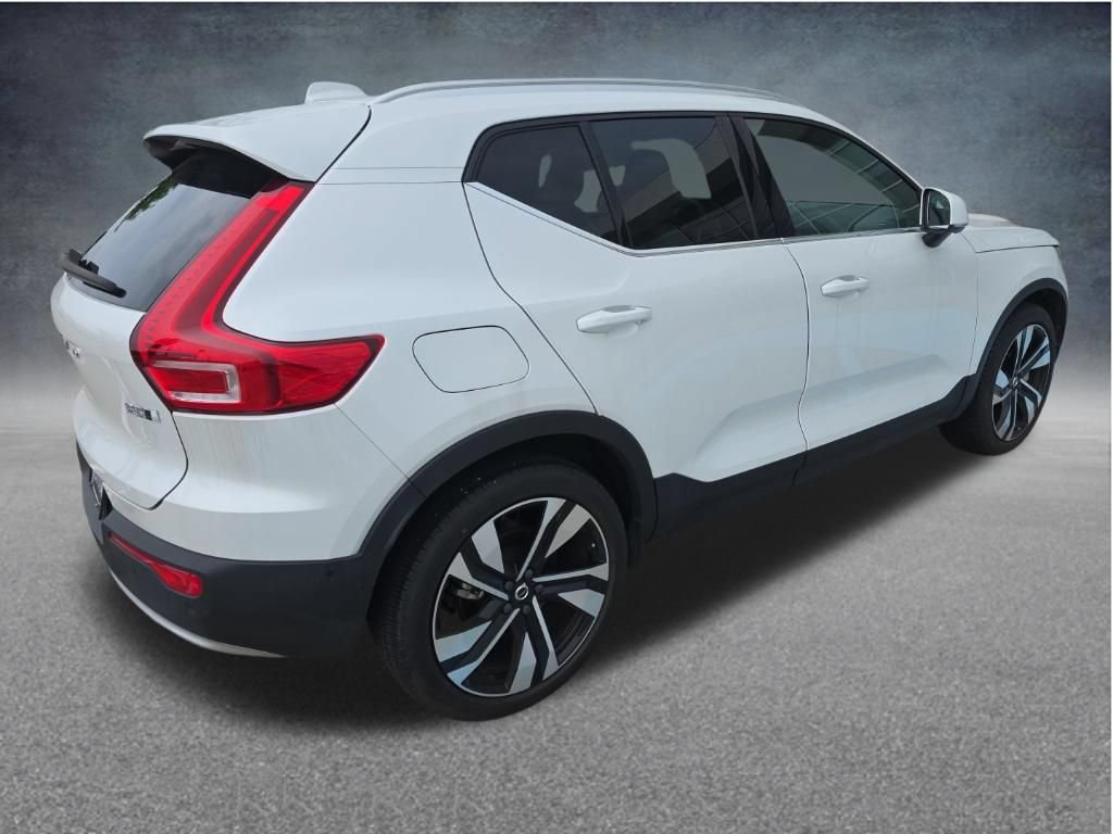 Used 2023 Volvo XC40 B5 Plus w/ Driver Assist Package AWD/4WD image 9