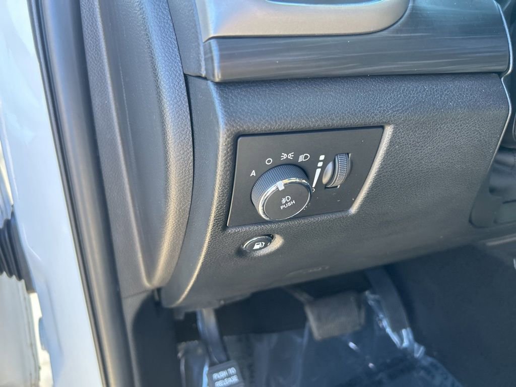 Certified 2021 Jeep Grand Cherokee Laredo X image 34