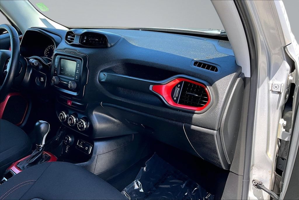 Certified 2016 Jeep Renegade Trailhawk AWD/4WD image 17
