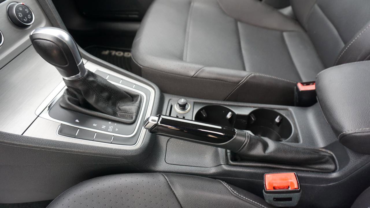 Used 2015 Volkswagen Golf S FWD image 17