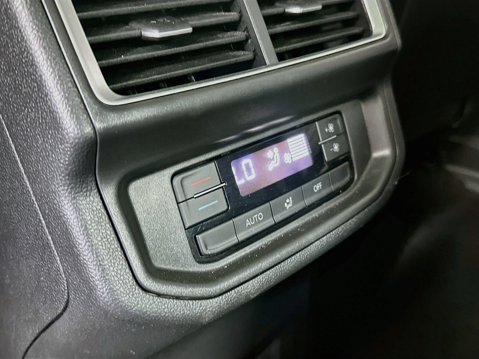 Used 2024 Volkswagen Atlas SE FWD image 28
