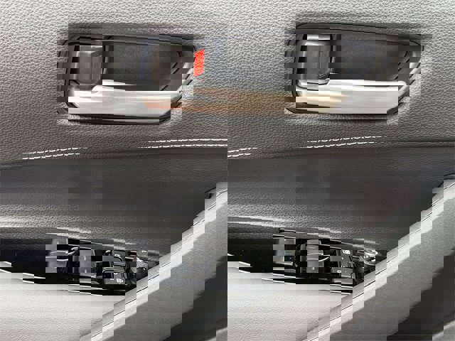 Used 2025 Toyota Corolla SE image 23