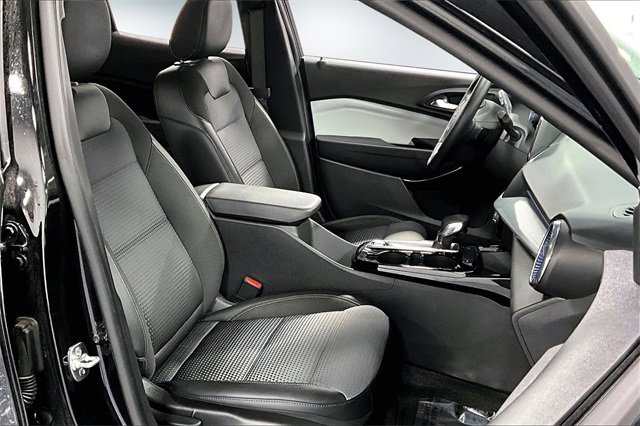 Used 2025 Chevrolet Trax LT w/ LT Convenience Package image 27