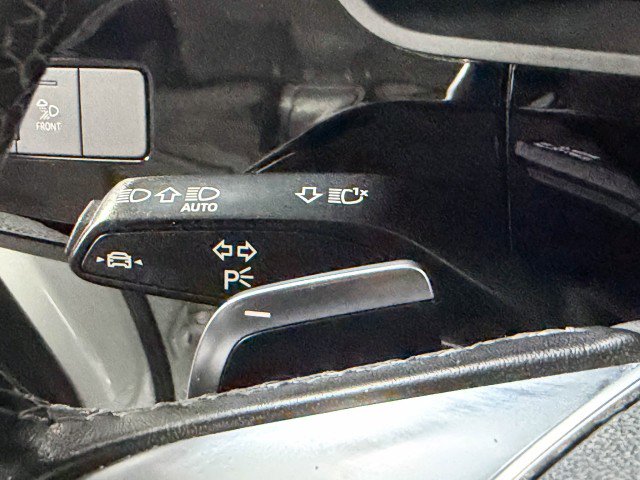 Used 2022 Audi e-tron Premium w/ Convenience Plus Package image 22