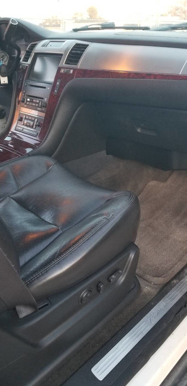 Used 2007 Cadillac Escalade ESV AWD w/ Information Package image 7