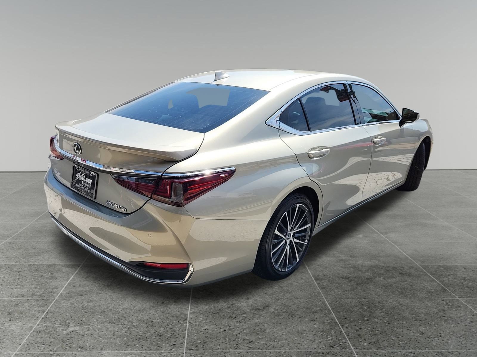 Used 2025 Lexus ES 300h w/ Premium Package image 7