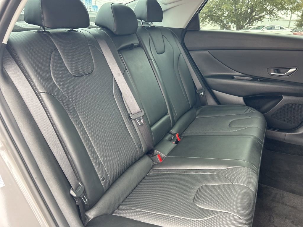 Used 2022 Hyundai Elantra Limited image 31