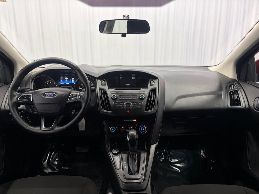 Used 2017 Ford Focus SE w/ Cold Weather Package FWD image 10