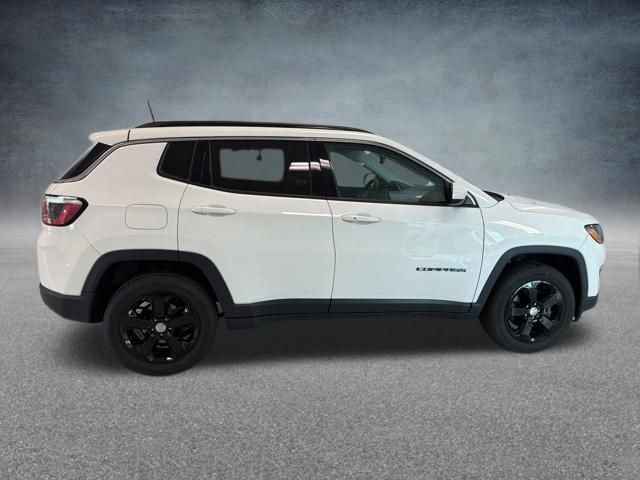 Used 2019 Jeep Compass Latitude w/ Cold Weather Group AWD/4WD image 5
