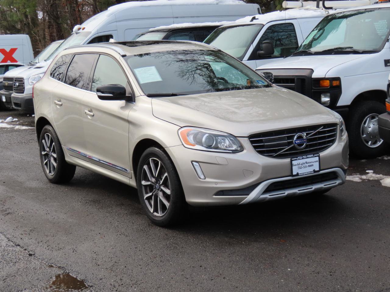 Used 2017 Volvo XC60 T6 Dynamic w/ Advanced Package image 6