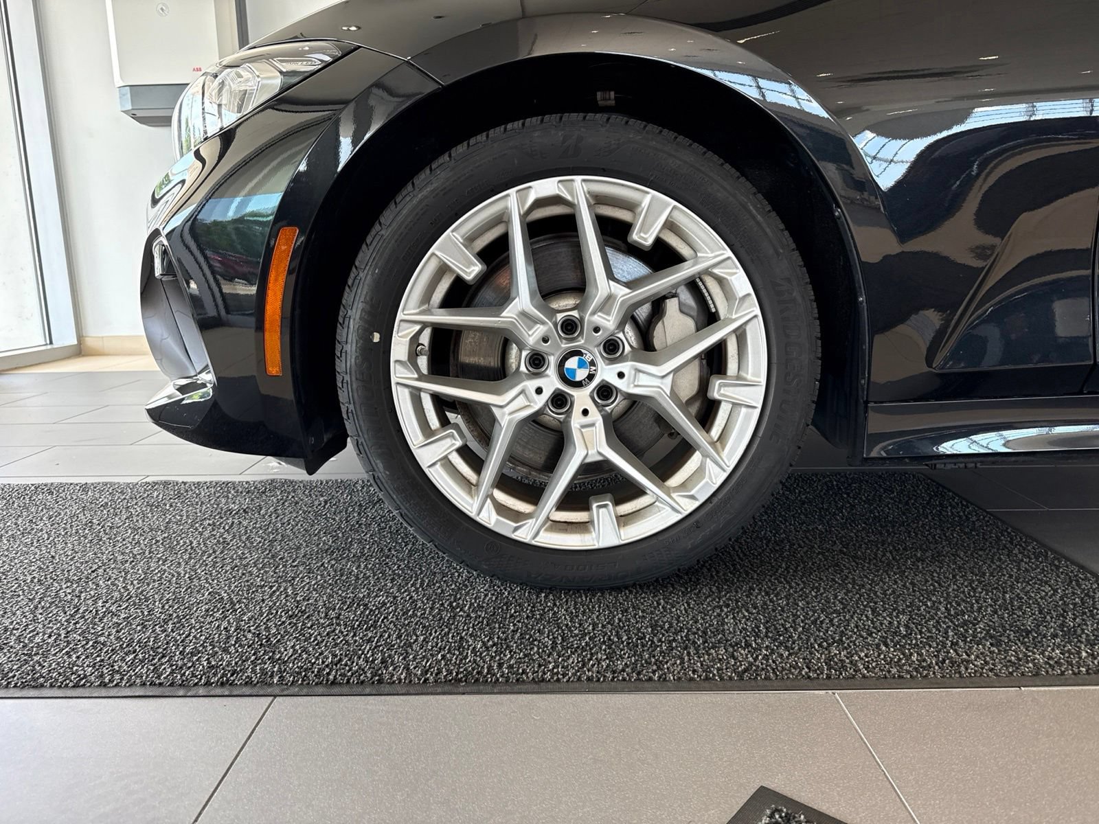 Used 2025 BMW 330i xDrive Sedan w/ Convenience Package AWD/4WD image 10