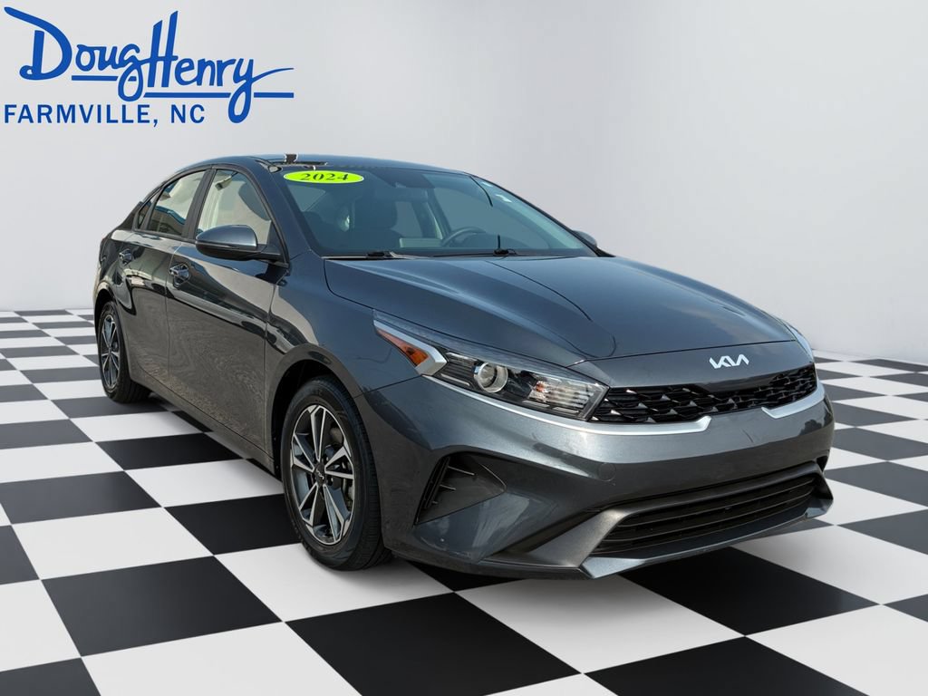 Used 2024 Kia Forte LXS w/ LXS Technology Package FWD image 7