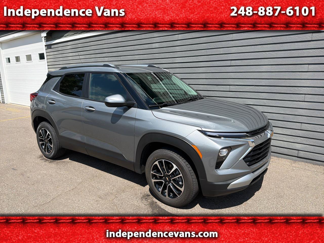 Used 2025 Chevrolet TrailBlazer LT AWD/4WD image 1