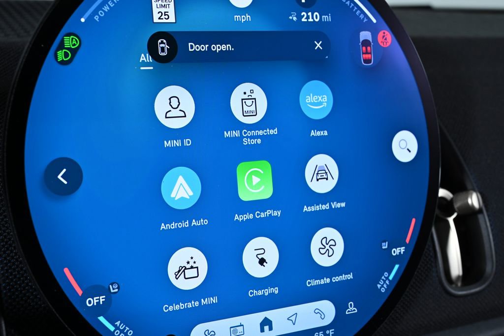 Used 2025 MINI Cooper Countryman SE w/ Comfort Package Max image 15