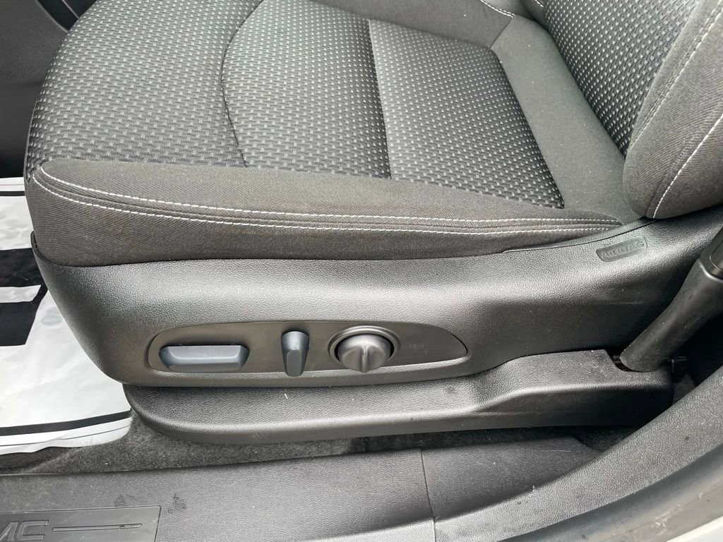 Used 2024 GMC Terrain SLE w/ Driver Convenience Package FWD image 10