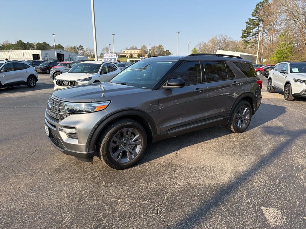Used 2022 Ford Explorer XLT w/ Equipment Group 202A image 7