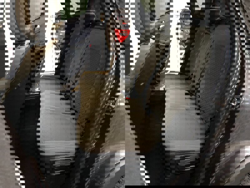 Used 2020 Ford Escape SE image 17