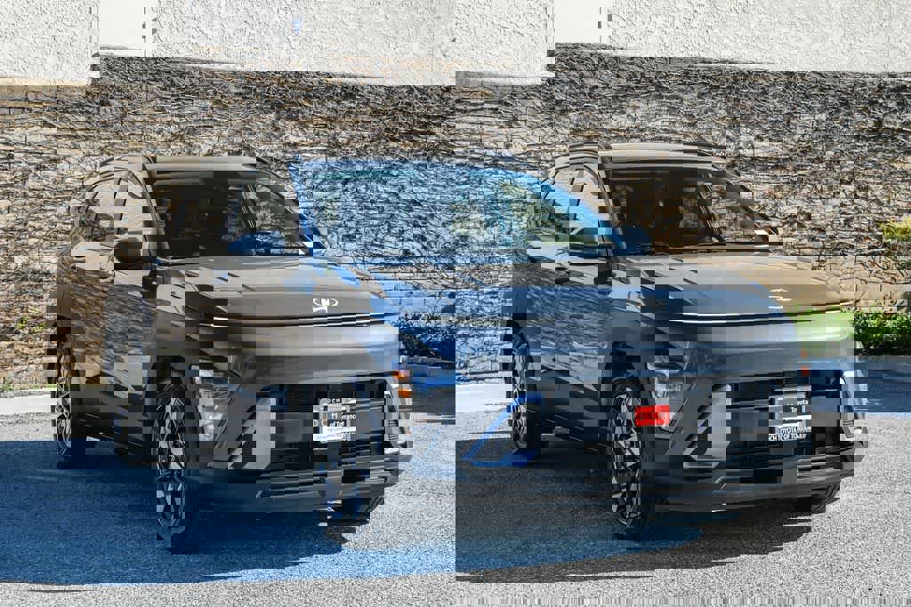 Used 2024 Hyundai Kona SEL FWD image 3