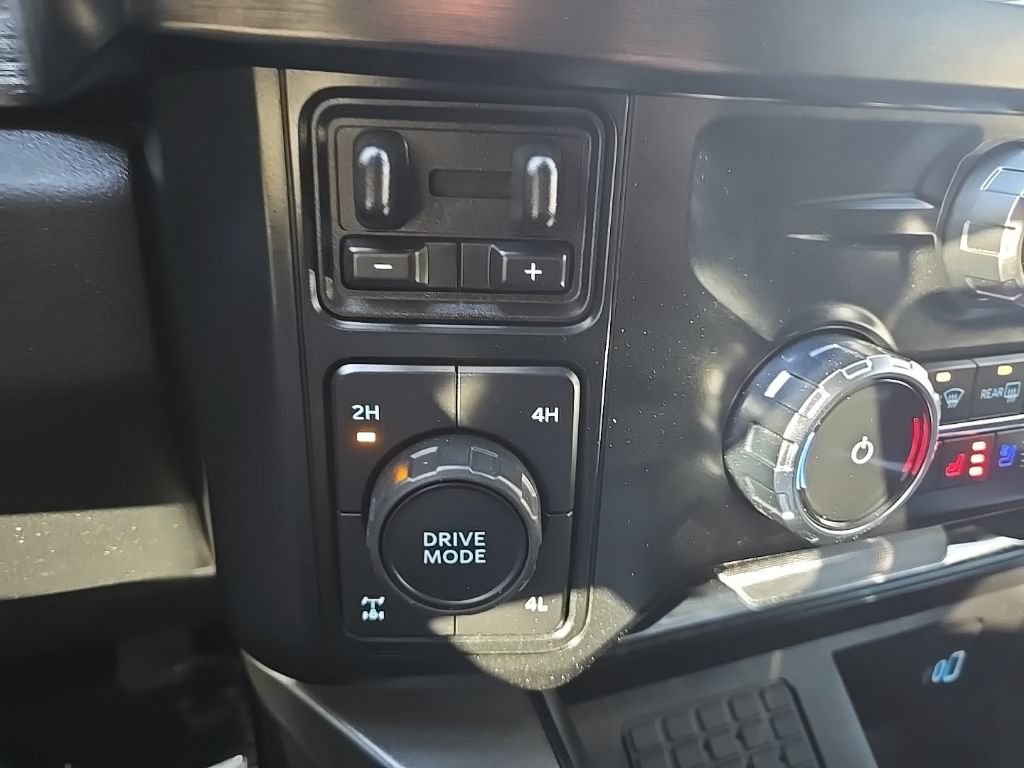 Used 2023 Ford F350 Lariat w/ Sport Appearance Package AWD/4WD image 19