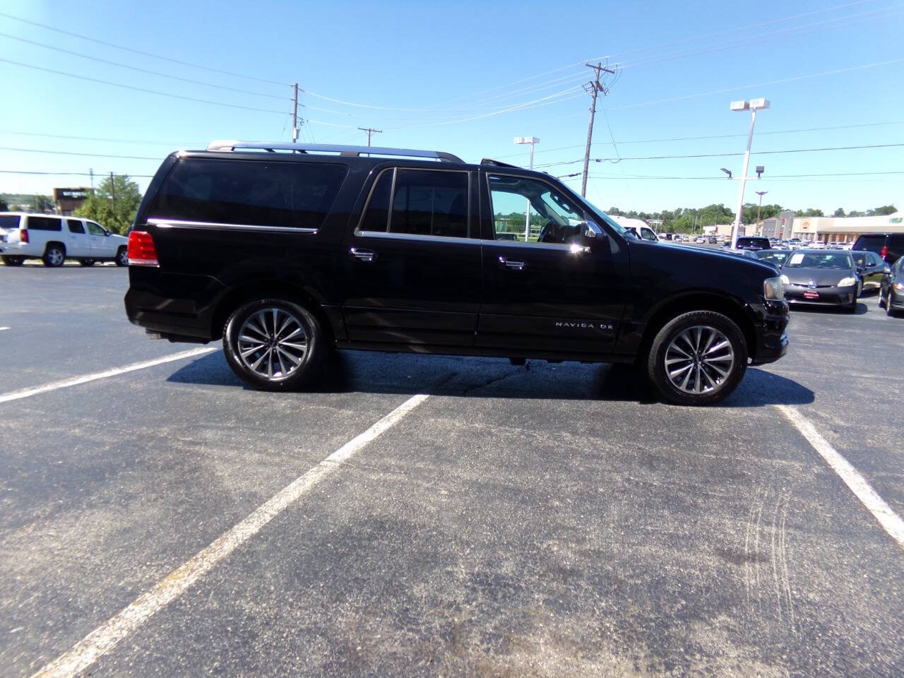 Used 2016 Lincoln Navigator L Select RWD image 5