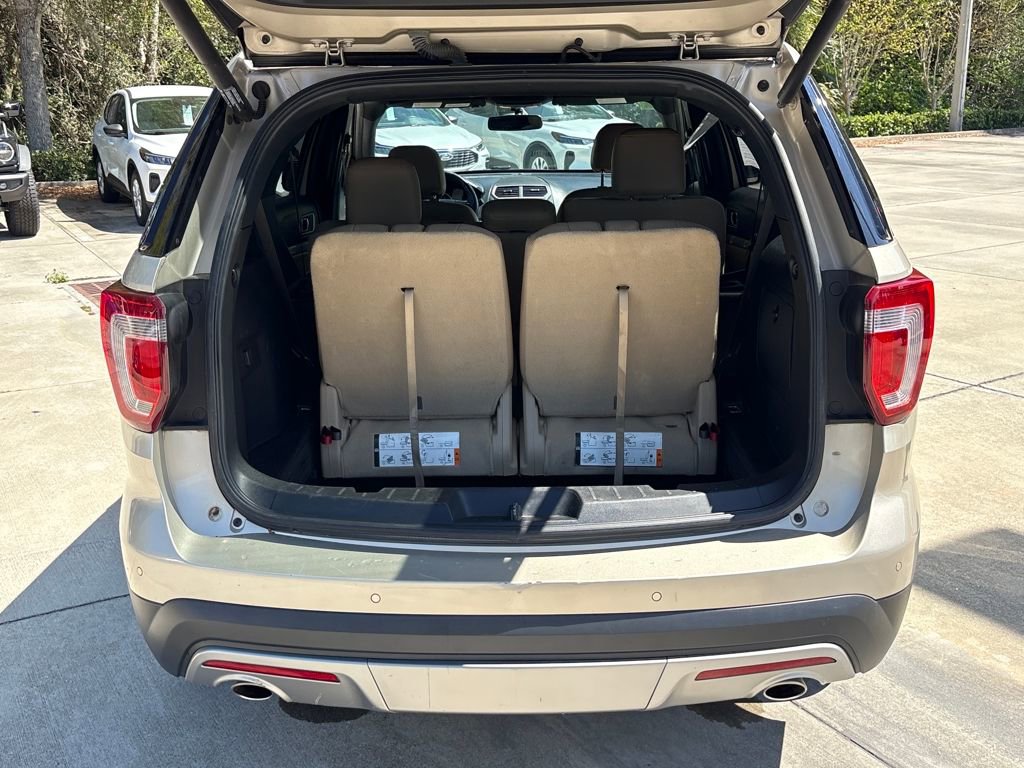 Used 2017 Ford Explorer XLT w/ Equipment Group 202A image 32