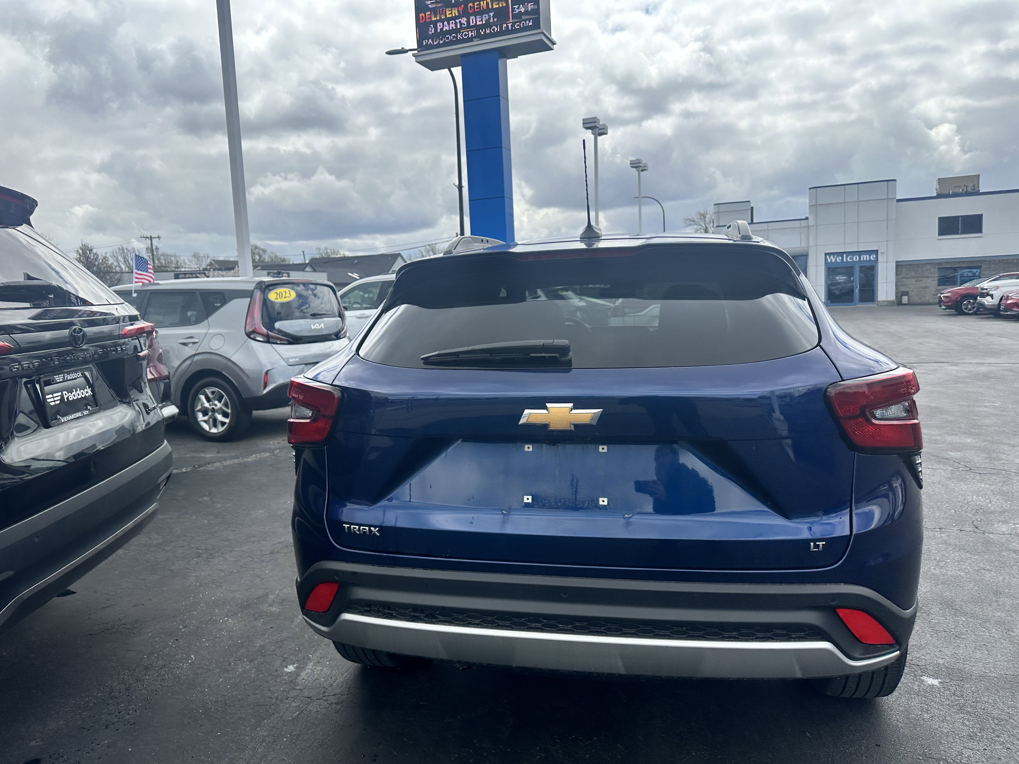 Used 2024 Chevrolet Trax LT w/ Driver Confidence Package FWD image 7