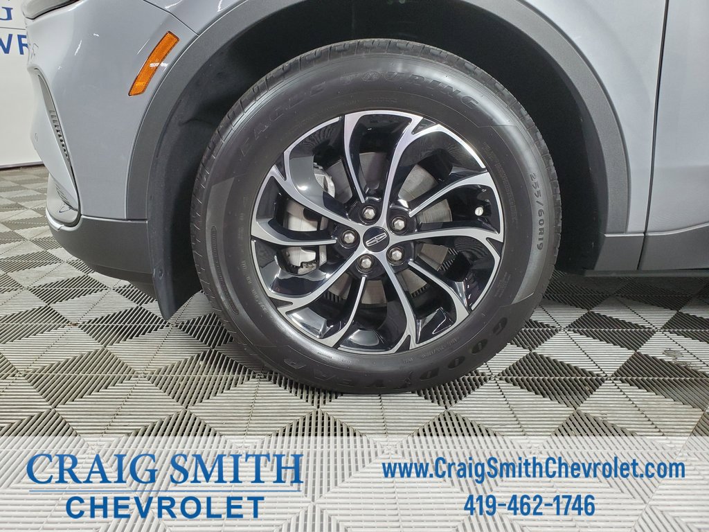 Used 2025 Lincoln Nautilus Premier image 39