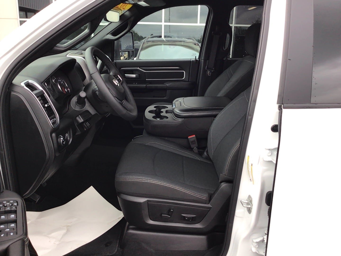 Certified 2025 RAM 2500 Big Horn AWD/4WD image 9