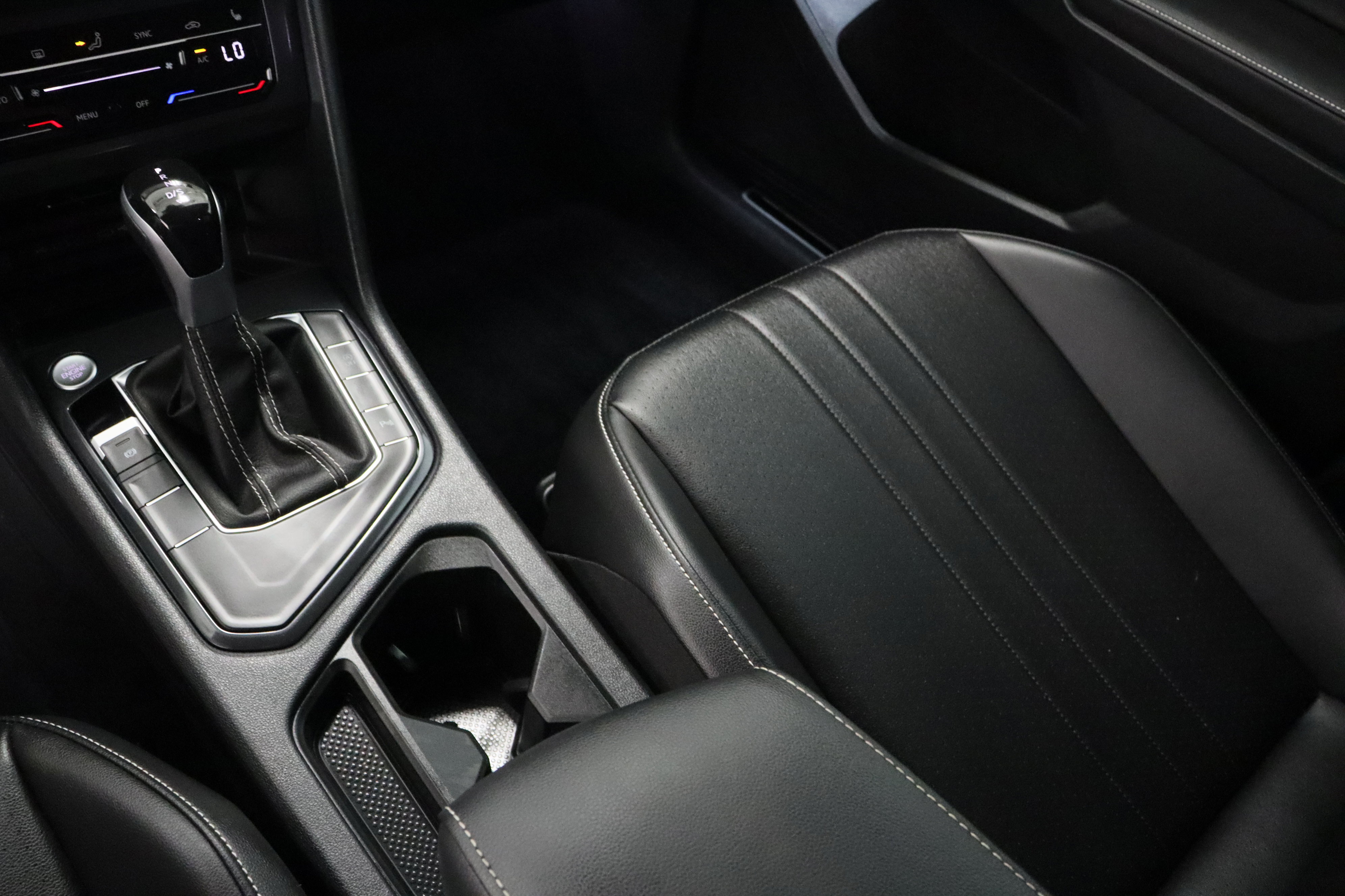 Used 2024 Volkswagen Tiguan SE R-Line FWD image 17
