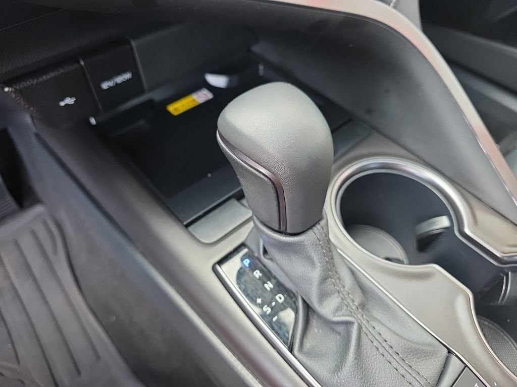 Used 2024 Toyota Camry SE w/ Cold Weather Package FWD image 20